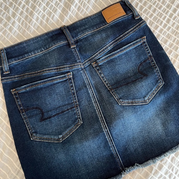 AE Dark Wash Denim Skirt Mini - size 6 - Picture 4 of 5